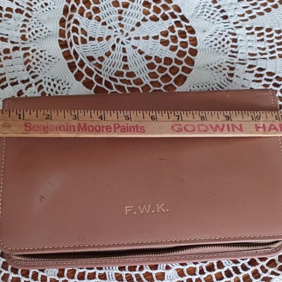 VINTAGE  MEN'S CELLULOID TRAVEL  GROOMING KIT in  GENUINE GOAT LEATHER CASE - Picture 7 of 8